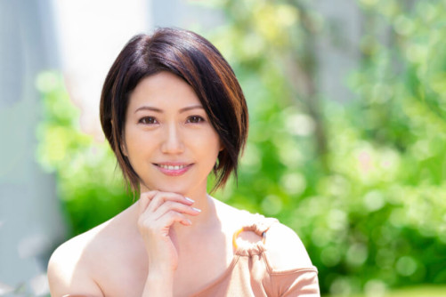 奇跡のアラフィフ女優“甘乃つばき”さんに聞く、女を磨く“食事と美容と恋愛”の極意とは？