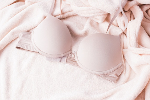 乳首の色は努力で変えられる？！美しいバストトップを目指す方法とは