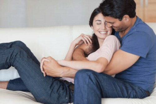 TACITの倉科林檎、男友達のバックハグでキュンキュン?!