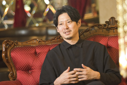 ホストの本音を凝縮、話題作『ホスト万葉集』発案者の手塚マキ氏インタビュー!