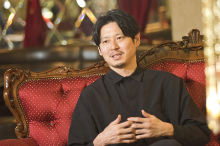 ホストの本音を凝縮、話題作『ホスト万葉集』発案者の手塚マキ氏インタビュー！