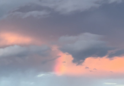 雲の隙間に虹があったとさ