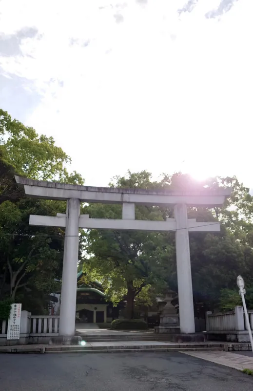 朝イチで参拝へ