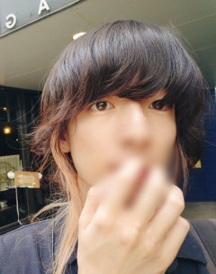手を振りたくなるのはなんでだろう？