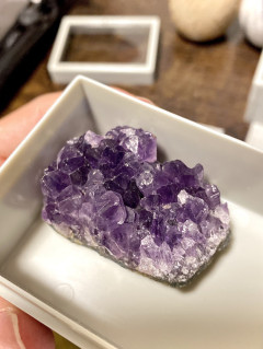 夜のアメジストは、ちょっと色っぽい