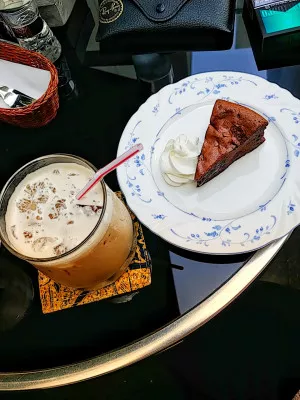 カフェにて