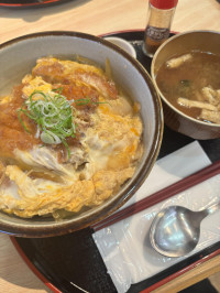 偶然美味しそうな定食屋さん見つけて
