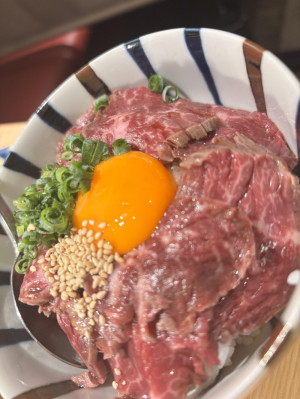 生肉くらいつきじろー
