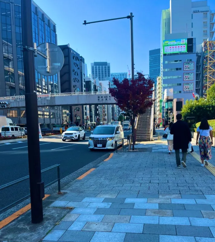 朝散歩からの行きつけのカフェ