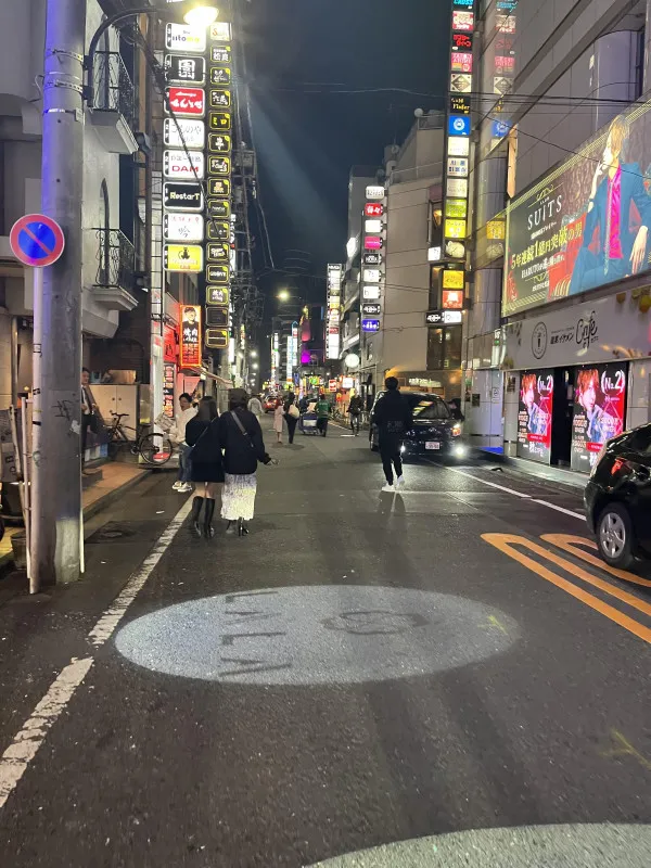 夜が朝になる街