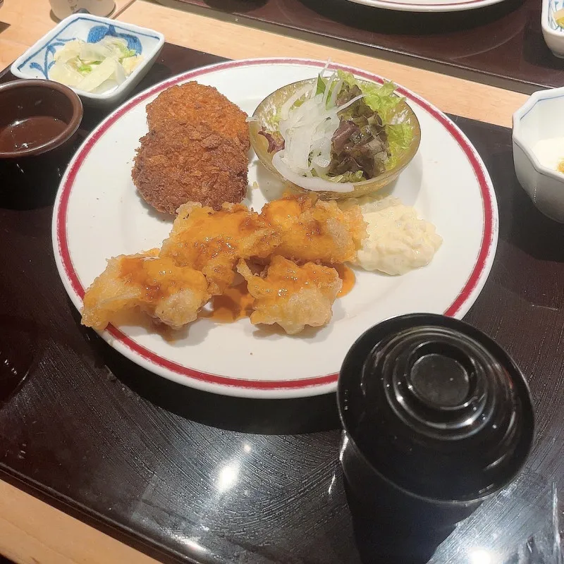 お昼にみんなでご飯