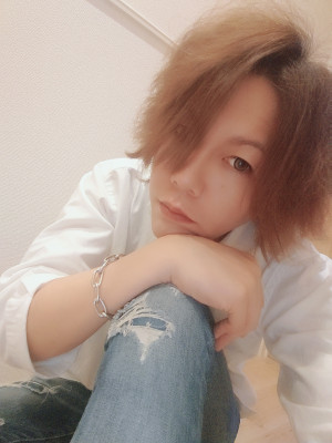 【たたくよりたたえ合えたら‥】