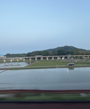 窓から見える景色を見ていて