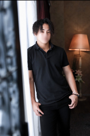 宣材写真は壁にもたれがち