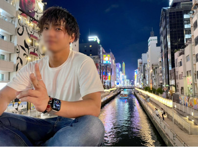 橋の上で