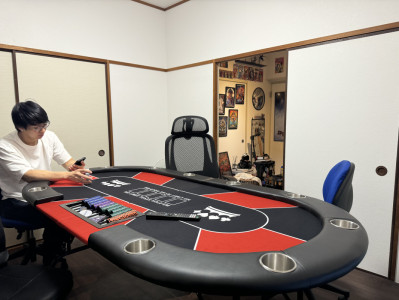 ポーカー部屋になった