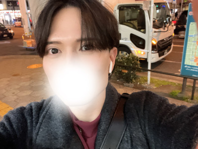 暗がりに潜む影……。