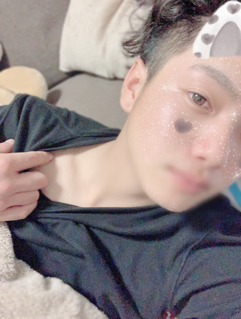 しっかり鎖骨を出していく