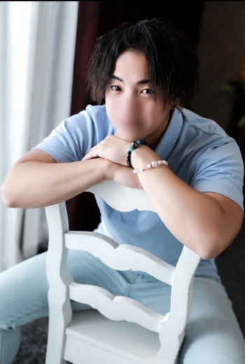 椅子を使った宣材写真はあるあるやな
