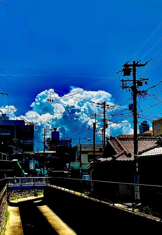 入道雲と飛行機雲