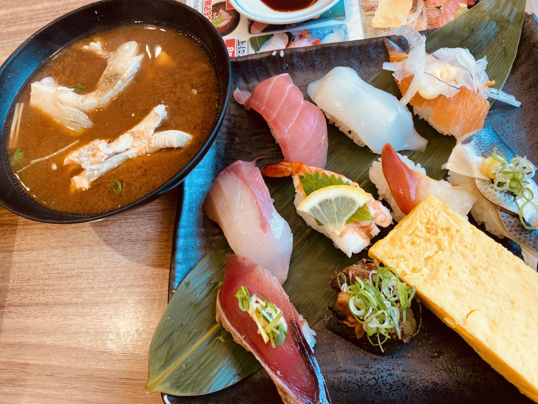 考える。