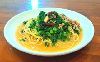 わさび菜と豚シャブ肉のパスタ