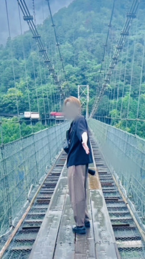 下見ちゃだめよ