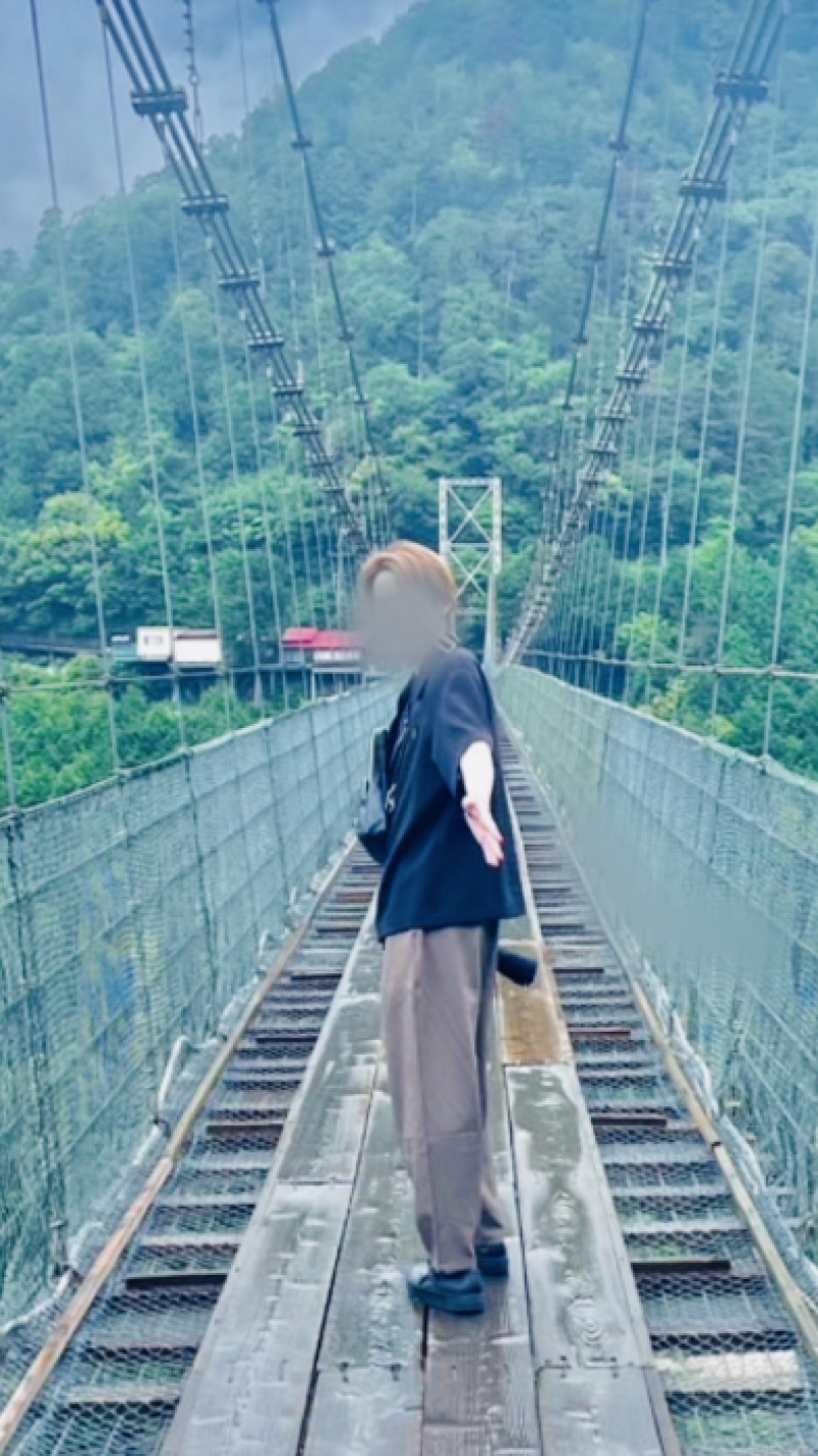 下見ちゃだめよ