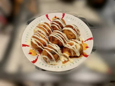 たこ焼きの生地は焼き始める前にちゃんとませまぜせなかん。