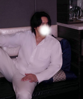 笑ってるのに、目が助け求めてた。
