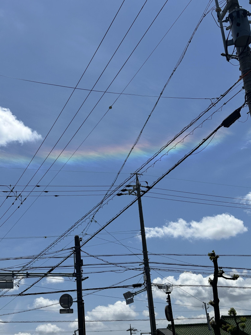 ふと顔を上げたら、空に魔法。