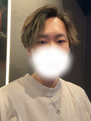 最近前髪上げてます