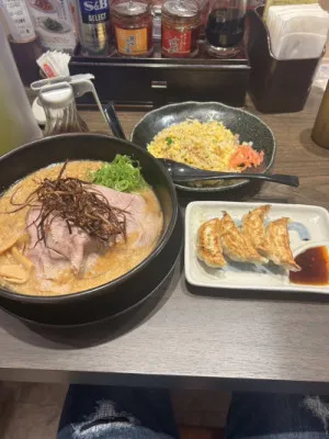 お昼またラーメン??