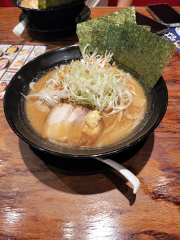 暑い夏に暑いラーメン