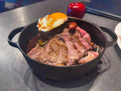 「肉を食わせて思考を断つ」