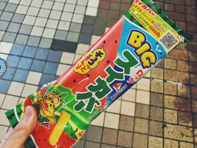 《 夏の夜道で 》