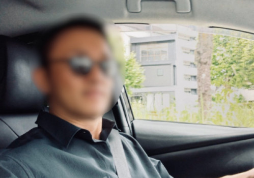 マックの窓際で。
