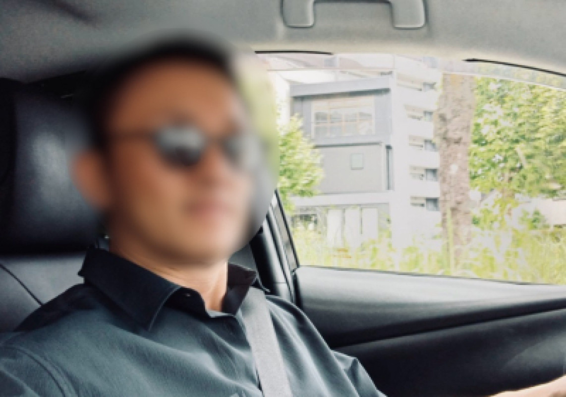 マックの窓際で。