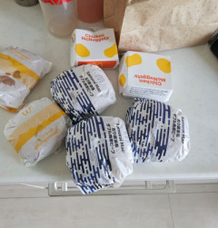 またマックたべちゃった...