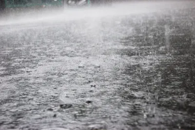 今日の大雨に打たれながらも良い男