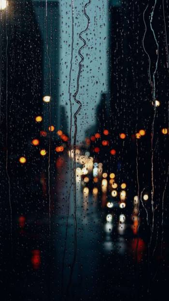 思い出はいつの日も雨