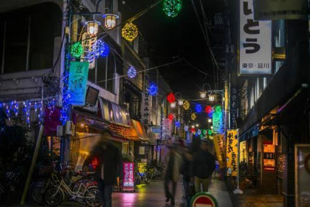 夏の夜道の背徳感。