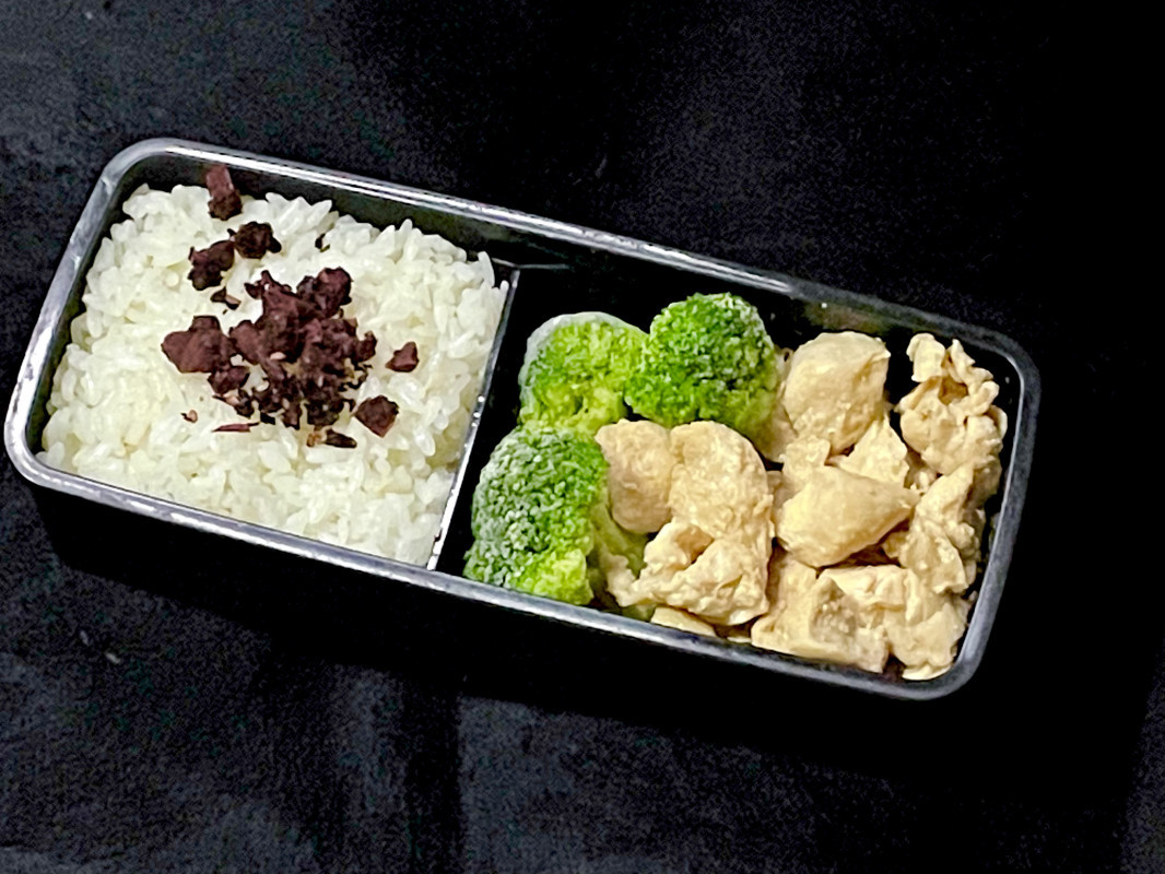 味変なしの弁当が、意外と沁みるw 