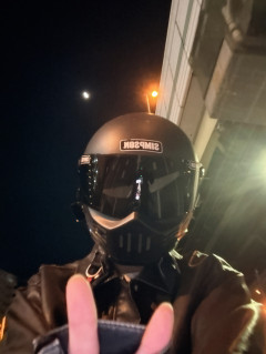 赤面隠しヘルメット
