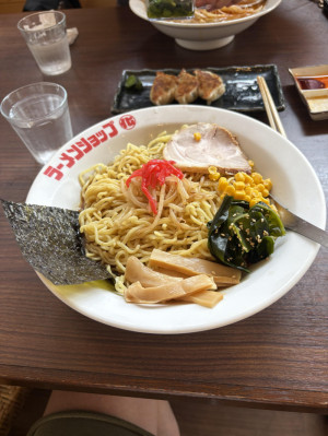 今日も元気に出勤してます