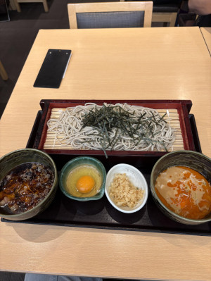 今日も元気に出勤してます