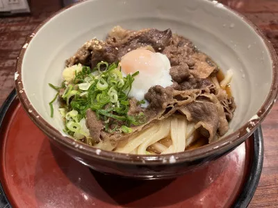 #オリーブ牛温玉ぶっかけうどん！