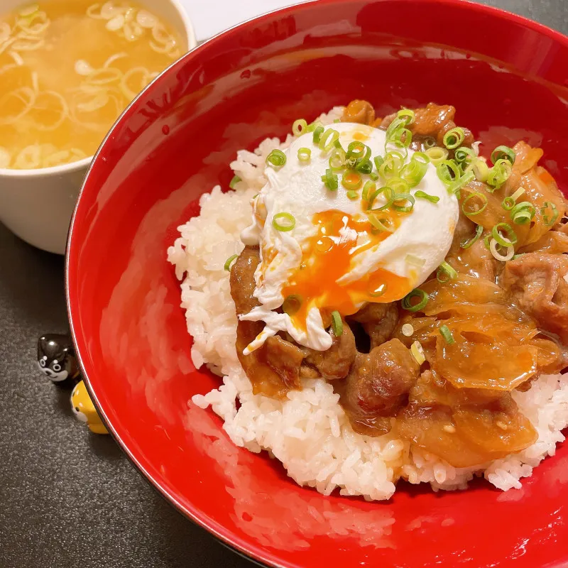 ポーチドエッグと生姜焼き丼