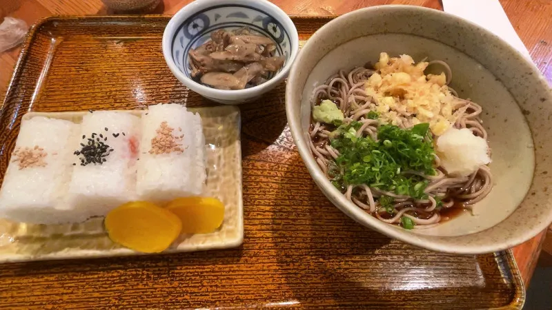 #おにぎりとお蕎麦の定食♪