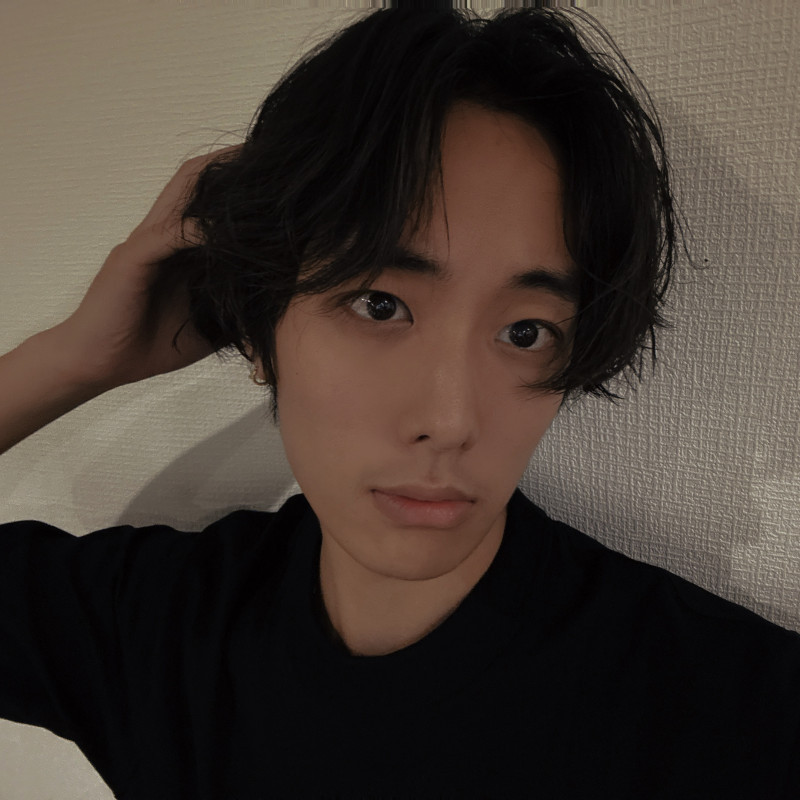 謎ポーズ